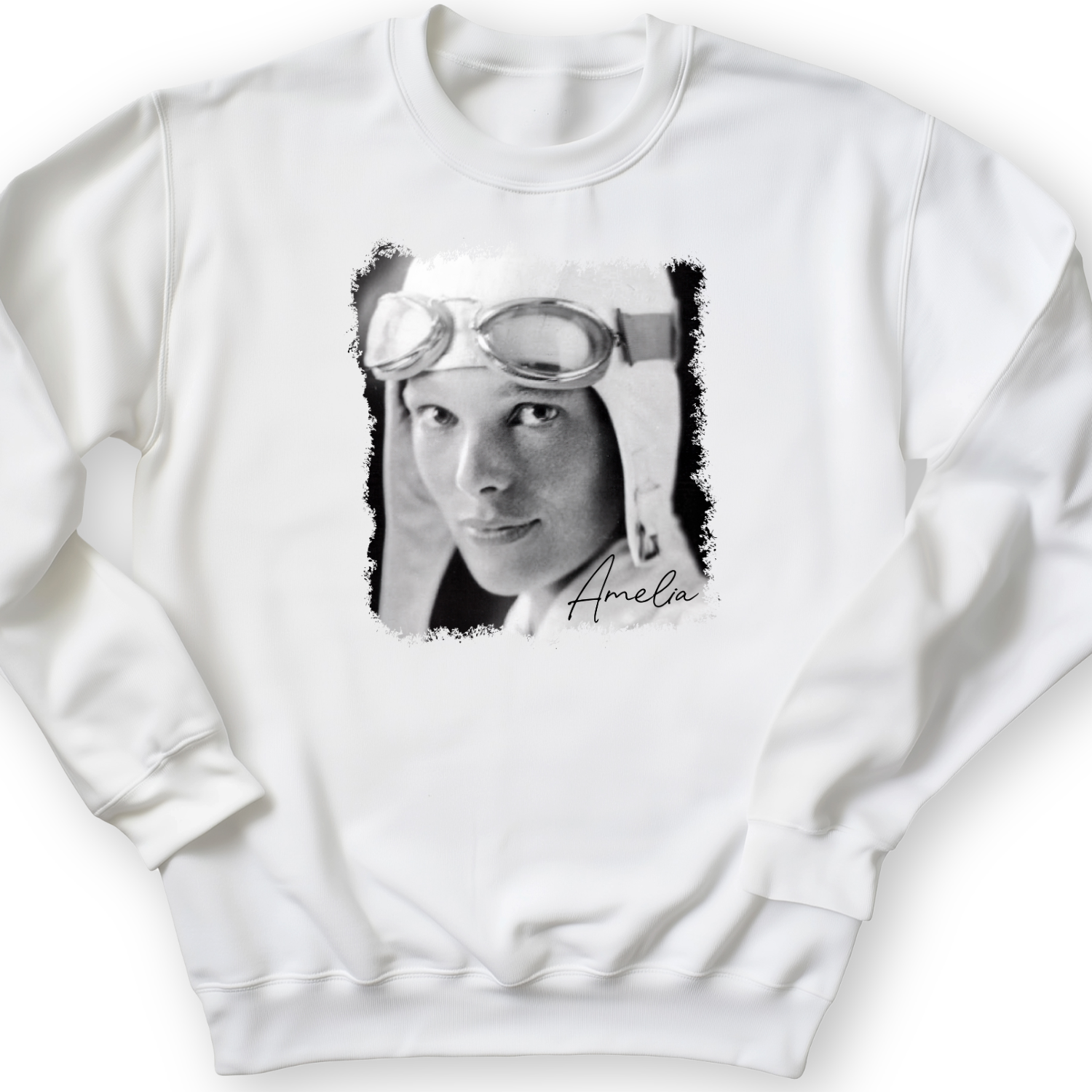 Amelia Earhart B&W Crewneck White / S
